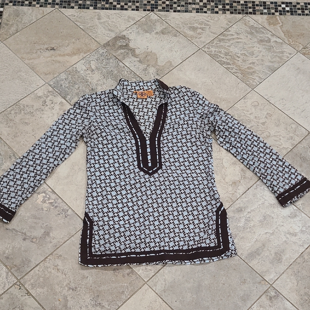 Black and White Patterned Women's Top